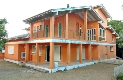 Casa no condomínio cantegril com 1.080m2 de terreno e 467m2 de área construída