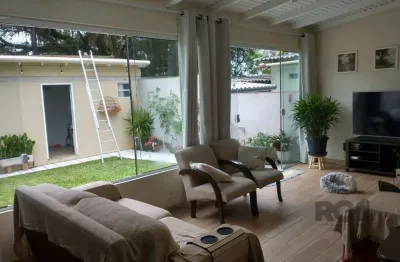Casa de 155m² com 2 quartos, suíte, 2 vagas de garagem, no bairro jardim europa, porto alegre/rs