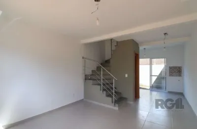 Casa estilo sobrado com 2 quartos e pátio, à venda no bairro vila nova, em porto alegre/rs