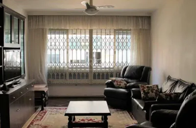 Apartamento com 03 dormitórios, churrasqueira e vaga de garagem no menino deus