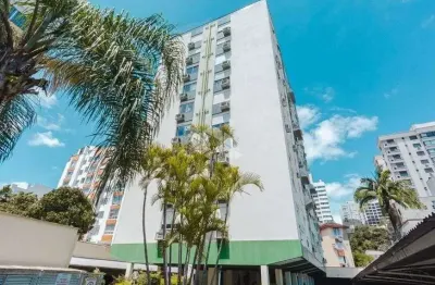 Apartamento de 72m² com 2 dormitórios, no bairro no bairro mont serrat.