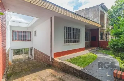 Casa com 3 quartos à venda na Rua Cidade de Uberlândia, 48, Jardim Europa, Porto Alegre