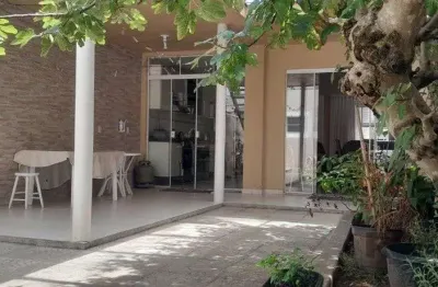 Casa de alvenaria 2 pavimentos, no bairro medianeira/gloria