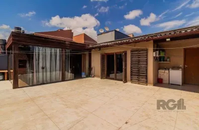 Cobertura 251m², 3 dormitórios, 2 vagas no bairro teresópolis