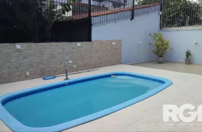 Casa com 3 dormitórios na Rua, Paulo Madureira Coelho, proximo ao novo Cesto, Morro Santana