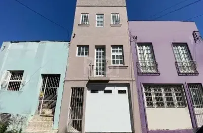 Casa para venda - 154m², 2 dormitórios, sendo 1 suites, 2 vagas - cidade baixa