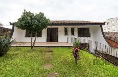 Casa em porto alegre, no bairro medianeira, com 5 dormitório(s), e 5 banheiros, à venda.