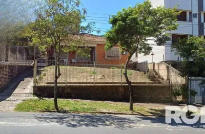 Casa com 3 quartos à venda na Rua Dário Pederneiras, 656, Petrópolis, Porto Alegre