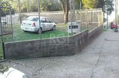 Terreno com 2.500m² de área cercado com muro de concreto