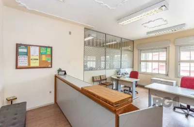 Casa 4 dormitórios, sendo 1 suíte no bairro menino deus em porto alegre