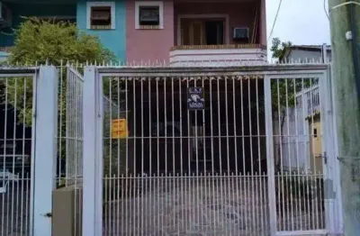 Casa | 2 dormitórios | 1 suíte | 2 vagas | piscina | sacada | bairro hípica | zona sul