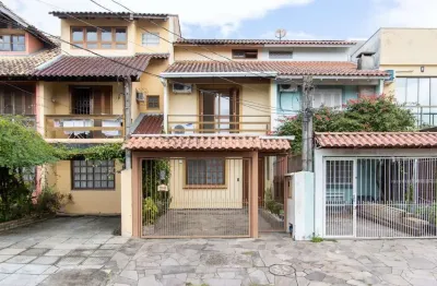 A casa possui 78m² de área construída, com um adicional de 20m²