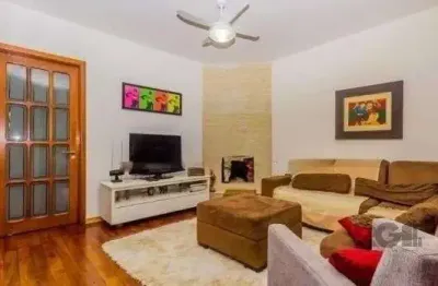 Casa com 7 quartos e 6 vagas à venda, 470 m² no bairro petrópolis