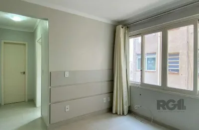 Apartamento semimobiliado com portaria no centro histórico