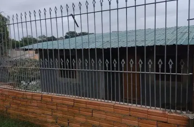 Casa de dois dormitórios localizada no bairro nonoai