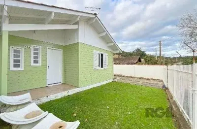 Casa em porto alegre, no bairro guarujá, com 2 dormitório(s), e 2 banheiros, à venda.