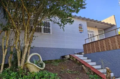 Casa 3 dormitórios, 3 banheiros, bairro teresópolis.