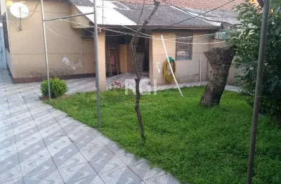 Casa com 3 quartos à venda na Rua Toroquá, 388, Passo da Areia, Porto Alegre