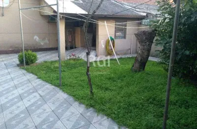 Casa com 3 quartos à venda na Rua Toroquá, 388, Passo da Areia, Porto Alegre
