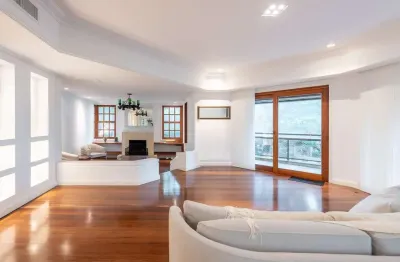 Vende-se apartamento de 309,10m² com 3 suítes e 3 vagas de garagem no bairro auxilidora
