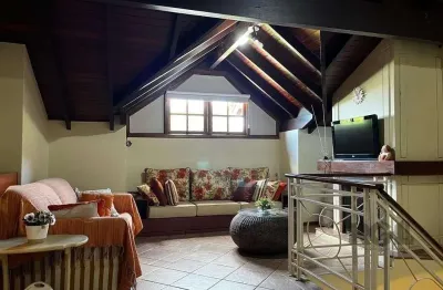 Cobertura duplex com 2 suítes e uma vaga para comprar em gramado.