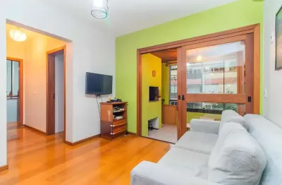 Vende-se apartamento com 2 quartos, 1 vaga e sacada com churrasqueira - bela vista