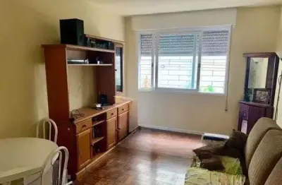 Apartamento no Petrópolis de 2 dormitórios e 2 vagas DESOCUPADO