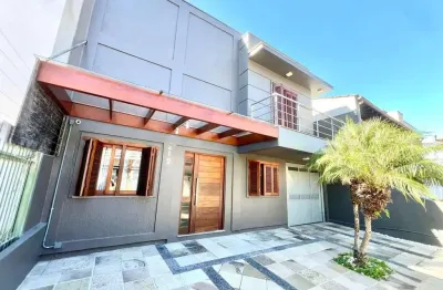 Casa com 3 quartos à venda na Rua Alfredo Varela, 212, Teresópolis, Porto Alegre