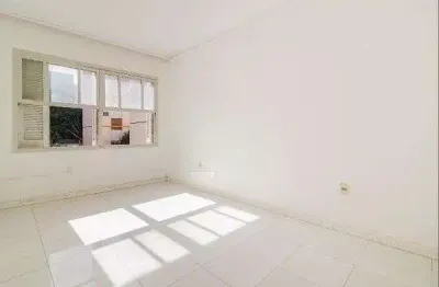 Vende-se apartamento semi-mobiliado de 2 quartos - menino deus