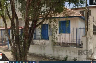 Excelente oportunidade de negócio, para locar ou morar com a família. terreno de 11,00 x 17,60 com 01 sobrado de 3 dormitório... e outra em madeira 2 dormitórios.