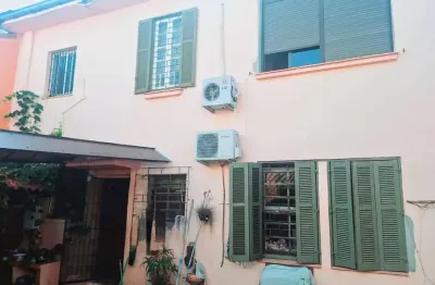 Comprar para reformar. casa com 5 quartos no bairro petrópolis!