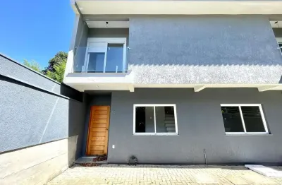 Casa Condominio em Porto Alegre, no bairro Nonoai, com 2 dormitório(s), e 2 banheiros, à venda.