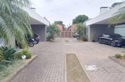 Casa térrea em condomínio fechado com 3 suítes, mobiliada, pátio , 168 m² privativos