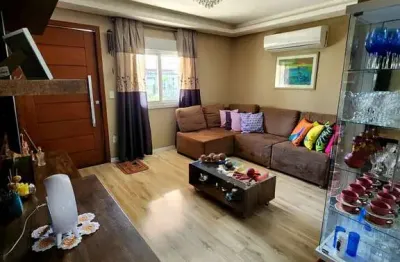 Casa com 2 dormitórios, suíte, piscina e espaço gourmet no jardim algarve