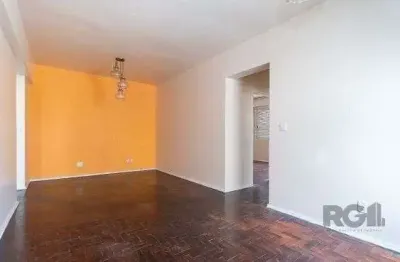 Apartamento de 2 dormitórios dependência e vaga DESOCUPADO