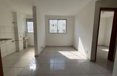 Apartamento térreo 2 quartos em condomínio fechado com piscina e infra completa