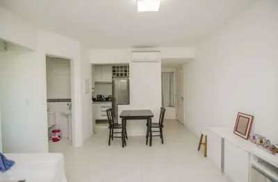 Apartamento mobiliado à venda com 1 dormitório no mont serrat