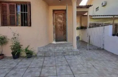 Casa de 2 dormitórios para venda ,pronta para morar no bairro santo antônio em porto alegre/rs.