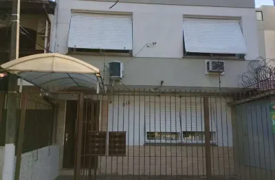 Apartamento térreo, com pátio na rua chile bairro jardim botânico,ótimo local