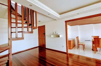 Linda cobertura de 4 dormitórios,1 suíte , 4 banheiros para venda, 4 vagas de garagens cobertas e escrituradas, 1 terraço com deck, piscina e churrasqueira no bairro jardim lindóia em porto alegre/rs.