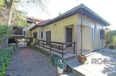 Casa à venda na Avenida Engenheiro Ludolfo Boehl, 367, Teresópolis, Porto Alegre