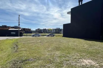 Lote de 314 m2 a venda no condomínio sunset em xangri-lá.