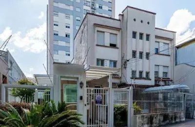 Apartamento de um quarto, suíte e uma vaga de garagem no bairro santa cecilia em porto alegre.