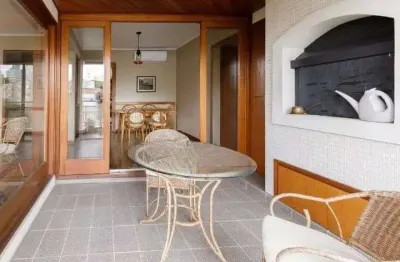 Apartamento 02 dormitórios com churrasqueira e garagem