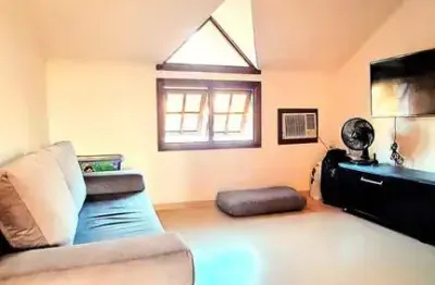 Sobrado com 2 dormitórios, 1 vaga, na av. otto niemeyer, bairro camaquã, poa, rs