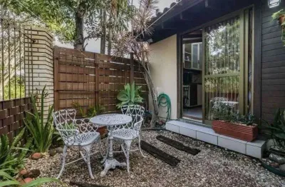 Casa em condomínio fechado com 3 dormitórios suíte e lazer completo 101m²
