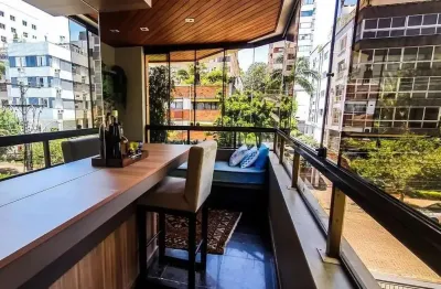 Vende-se apartamento com 3 quartos (1 suíte), 2 sacadas com churrasqueira, 132m² e 2 vagas - auxiliadora
