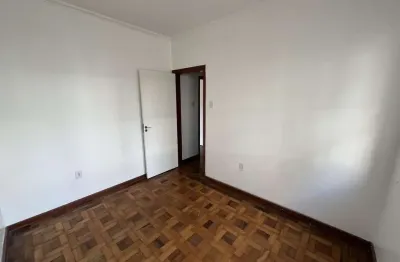 Apartamento térreo de 2 quartos no bairro menino deus em porto alegre