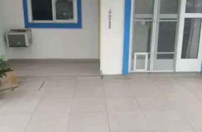 Casa em porto alegre, no bairro hípica, com 2 dormitório(s), e 2 banheiros, à venda.