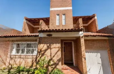 Casa 3 dormitorio com 230m2 pátio com piscina no bairro itu sabará
